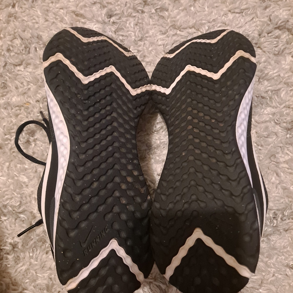 Nike Black and White Jogging Sneakers - Picture 8 of 9